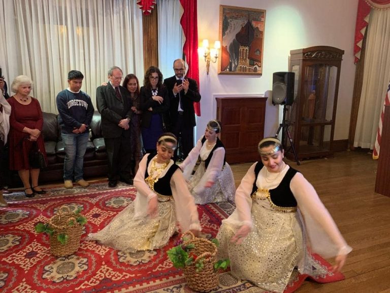 Simbole kombëtare në SHBA, si u prezantua Shqipëria në mes të Uashingtonit