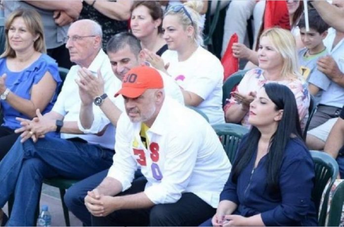 auto_kajmaku_rama1573122483