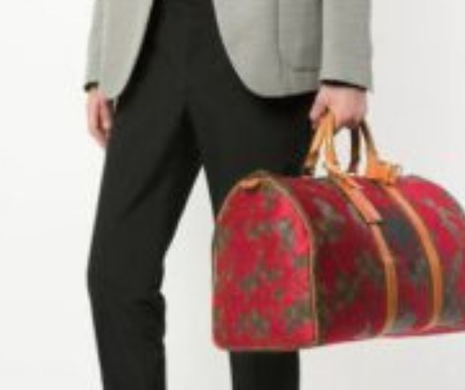Çanta e re ekskluzive nga 'Louis Vuitton' me flamurin shqiptar
