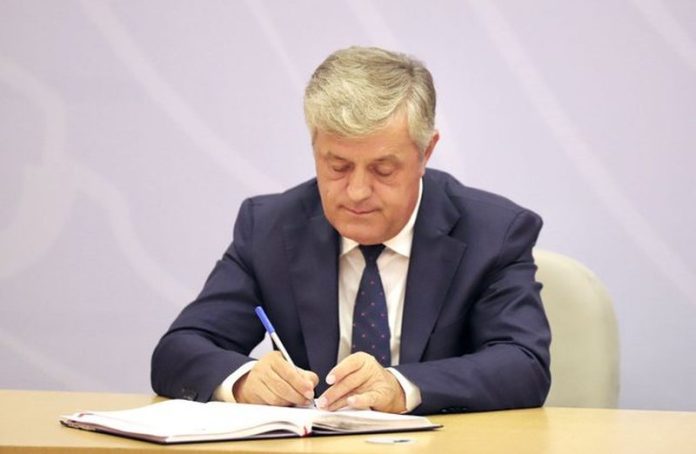 0BBF8648-E9E3-421D-99F4-EF9A1A886353