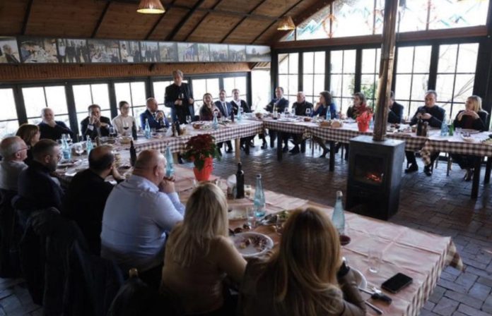 FA9947C0-1504-40F7-99FE-6F93430F59D5