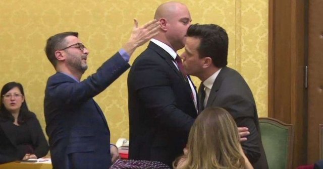 -640-0-9cc4098915fb984c27f743a6bb799417