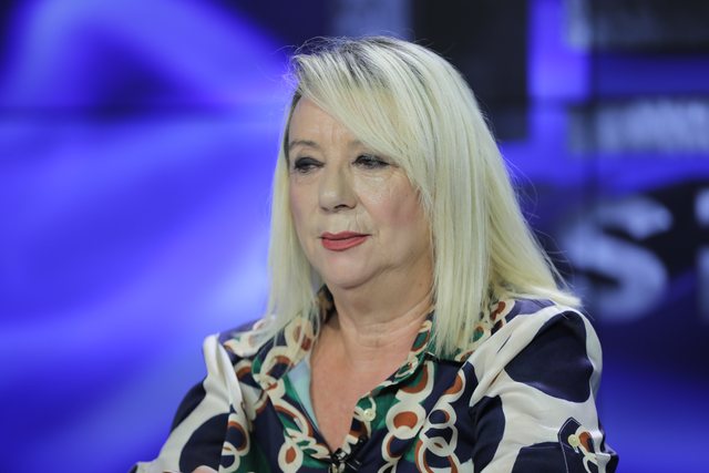 -640-0-adriana-kalaja-3-571