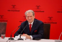 Përmbytjet në vend, Berisha thirrje qytetarëve: Gjuajini ministrave me vezë e domate!