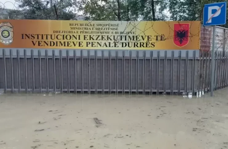 Shirat e dendur në vend/Përmbytet edhe burgu i Durrësit, Beqaj e Veliaj transferohen në katin e dytë