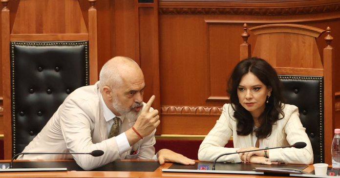 -1200-630-1718994555xedi-rama-elisa-spiropali-904