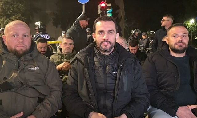 -640-0-13c8a00e576413897eb15f992c068de3