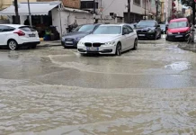 Reshjet e dendura të shiut/ Përmbyten rrugët e Durrësit, vështirësi në qarkullim