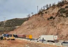 Pas 11 ditësh bllokim, hapet aksi Librazhd-Përrenjas, nis qarkullimi i mjeteve drejt Jug-Lindjes