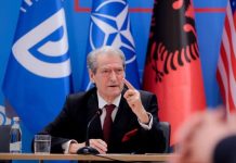 Sali Berisha thirrje qytetarëve: Më 12 Mars të bashkohemi në kryengritje