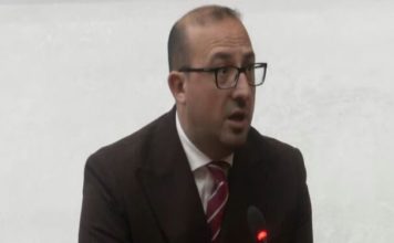 Korreshi ironizon ministren Sala: Në Lushnjë s’ka pambuk e dorashka spitali