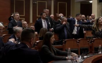 Përjashtimet nga seancat plenare, deputetët e PD padi në Gjykatën Administrative të Tiranës