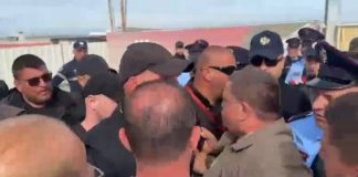 Tensione në aeroportin e Vlorës/ Punonjësit përplasen me policinë