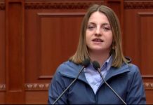 Deputetja Koçeku: Nëse familjes time i preket edhe një qime floku, nuk e lë pa iu shkatërruar