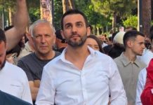 Lapaj thirrje shqiptarëve: Merrni fëmijët dhe dilni në protestë për të ardhmen e tyre