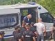 I rrethuar nga dhjetëra efektivë policie, Ilir Meta mbërrin në Skrapar për t’i dhënë lamtumirën e fundit të atit