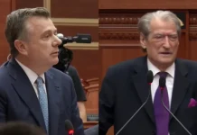 Balla debat me Berishën: Shko dil sot pasdite në protestë po ta mbajti