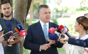 Largimi i Koçekut, kreu i grupit të PS: I kam telefonuar, por nuk ma ka hapur