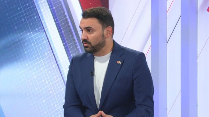 -900-0-1784649949xkellici-636