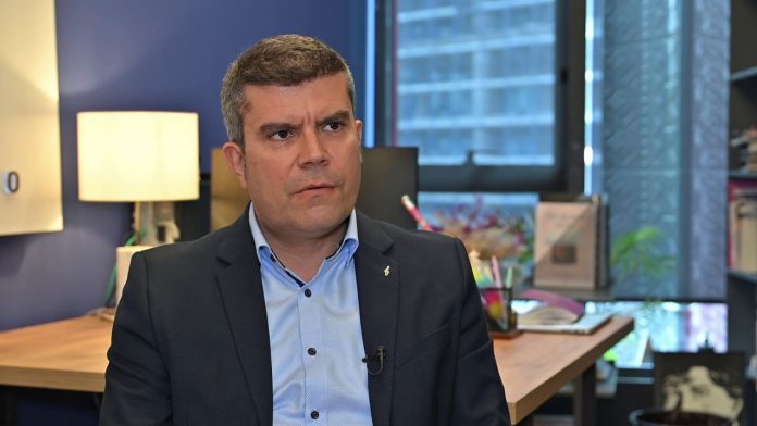 Ja-si-u-bashkova-me-Binajn-Ermal-Hasimja-Me-telefonoi