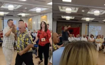 Tensione në Kuvendin Kombëtar të Protestës, të pranishmit përplasen me njëri-tjetrin