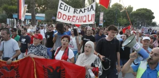 “Ju erdhi fundi”/ Thuajse 2 muaj protestë, qytetarët paralajmërojnë tubim para Kuvendit