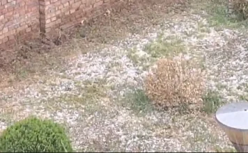 Stuhi e fortë shiu dhe breshëri në Elbasan, përmbyten rrugët e qytetit