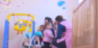 Dyshohet se ushtroi dhunë ndaj 2-vjeçarit, arrestohet edukatorja në Tiranë