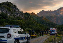 Vrasja e dyfishtë në Dukagjin, zbardhen detaje/ Dy persona i zunë pritë makinës, babë e bir u qëlluan me breshëri