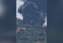 Po ngjitej drejt kalasë së Beratit, autobusi me turistë përfshihet nga flakët gjatë lëvizjes