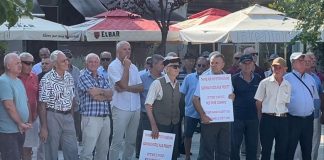 Banorët e Patosit dalin në protestë, kundërshtojnë bashkimin me Fierin