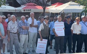 Banorët e Patosit dalin në protestë, kundërshtojnë bashkimin me Fierin
