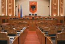 Pak para nisjes së sezonit të ri/ Mbi 14 mijë euro tender për të larë perdet, kolltuqet dhe tapetet e Kuvendit