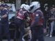 Tensione në protestë, përplasje me policinë. Një person humb ndjenjat