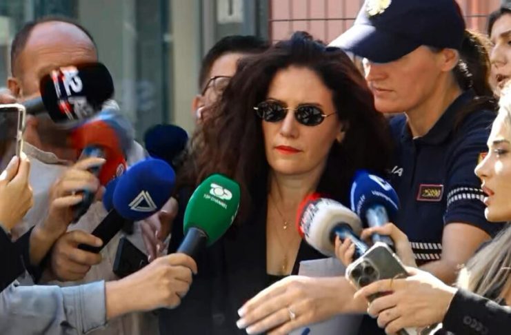 GJKKO konfirmon masën e sigurisë “arrest në shtëpi” për Vlora Hysenin, largohet në heshtje nga SPAK