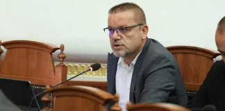 Pas arrestimeve për abuzim me fondet, ish-deputeti Alban Xhelili emërohet drejtor i Postës Shqiptare në Durrës