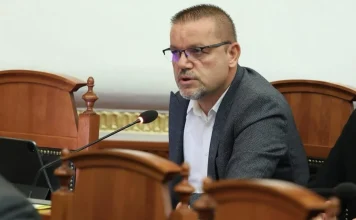 Pas arrestimeve për abuzim me fondet, ish-deputeti Alban Xhelili emërohet drejtor i Postës Shqiptare në Durrës