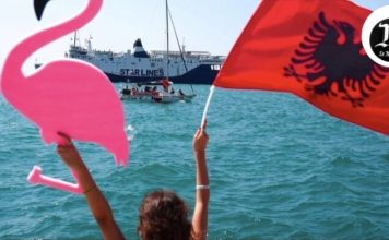 Në Shqipëri, arkitektët e dalluar nga “revolucioni i flamingove” po fshehin kokën në rërë