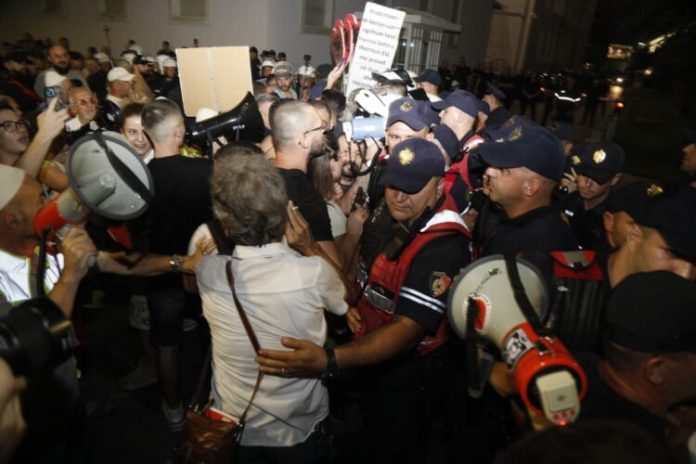tensione-protesta-1-750x500