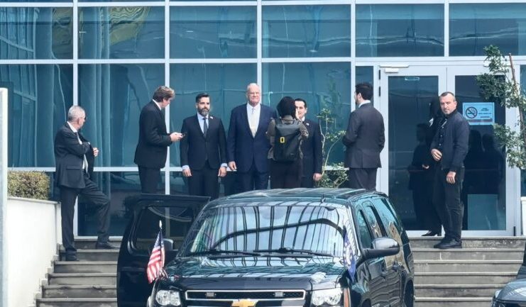 Ambasadori amerikan Eric Wendt shkon në SPAK, takim me kreun e institucionit Klodian Braho