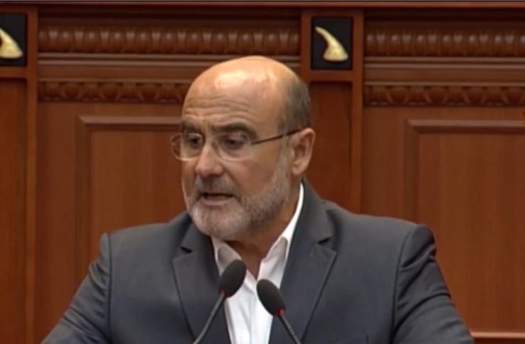 Deputeti i PS, Sinaj: Nuk më është bërë asnjë presion apo ultimatum. Ja me kë fola që ndryshove vendim