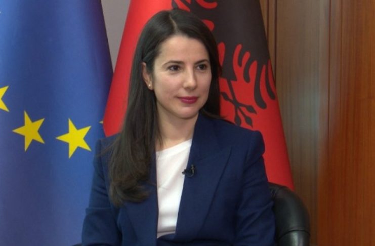 Pirdeni bëhet ministre me portofol e Administratës Publike