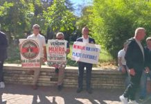 Protestë para Kuvendit, disa banorë nga Memaliaj kundërshtojnë bashkimin me Tepelenën