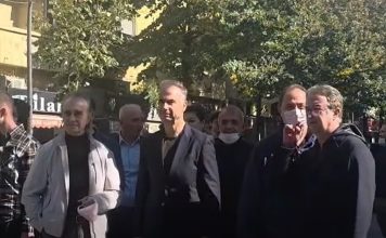 Deputetët e PD shkojnë te Rruga e Durrësit në mbështetje të studentëve