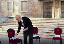 Kryeministri Rama kërkon dialog me studentët, nxjerr karriget jashtë Kryeministrisë