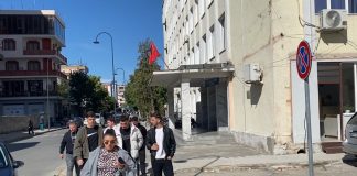 Studentët e Fakultetit të Gjuhëve të Huaja në Shkodër bojkotojnë mësimin në solidaritet me studentët e Tiranës
