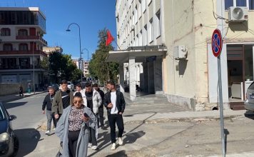 Studentët e Fakultetit të Gjuhëve të Huaja në Shkodër bojkotojnë mësimin në solidaritet me studentët e Tiranës