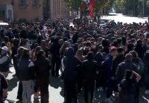 Sot dita e katërt e protestës në kryeqytet, protestuesit grumbullohen në Sheshin Skënderbej