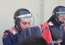 Efektivi i “Shqiponjave”, Kristi Koceku, puth flamurin shqiptar, momenti nga protesta