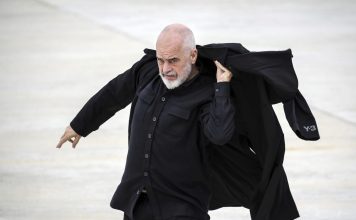 Tirana në flakë dhe kaos, Edi Rama ikën të hënën nga Shqipëria